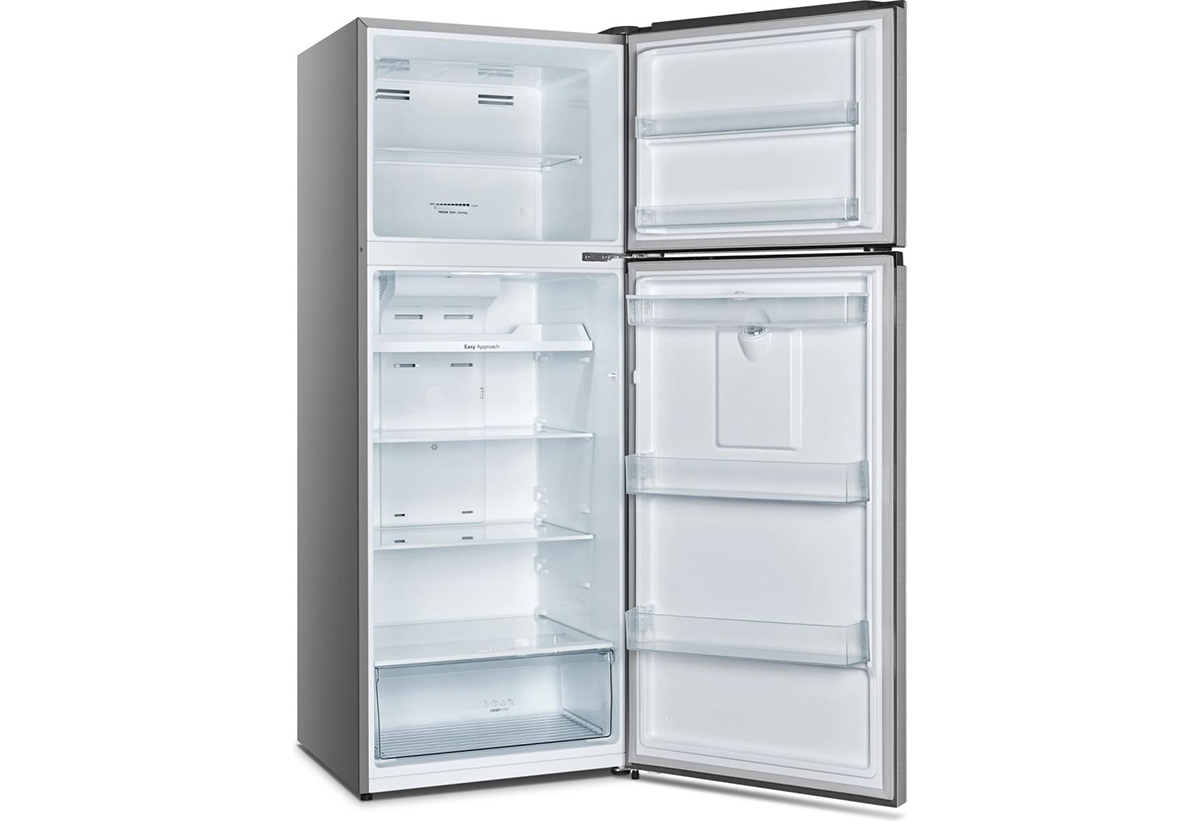 Απεικονίζεται το ψυγείο ανοιχτό.